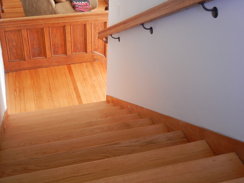 Wreath handrail lower portion